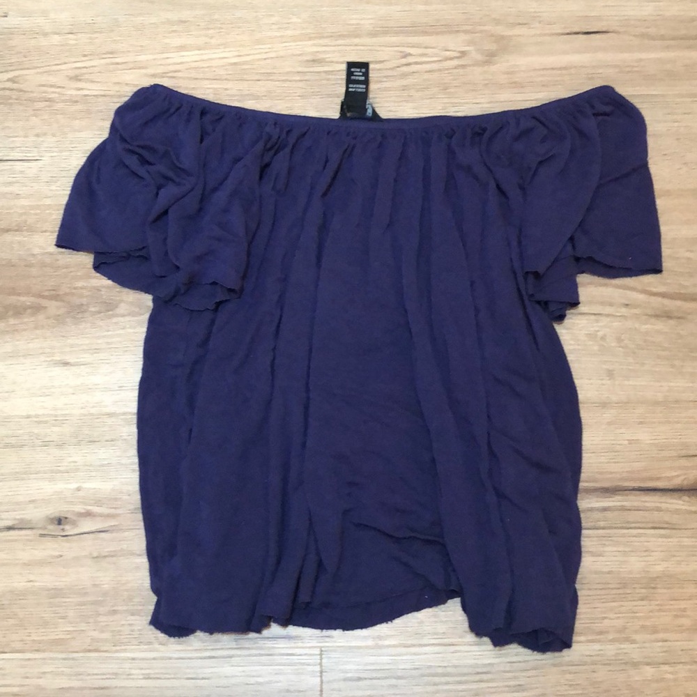 Off the shoulder tee